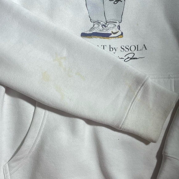 Kobe Bryant white hoodie #Lakers #goat 
2 minor flaws, last pictures for details - Picture 8 of 8